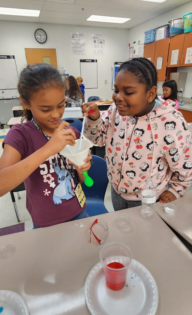 Hastings class completes an experiment using mystery powders and solunters to create chemical reactions
