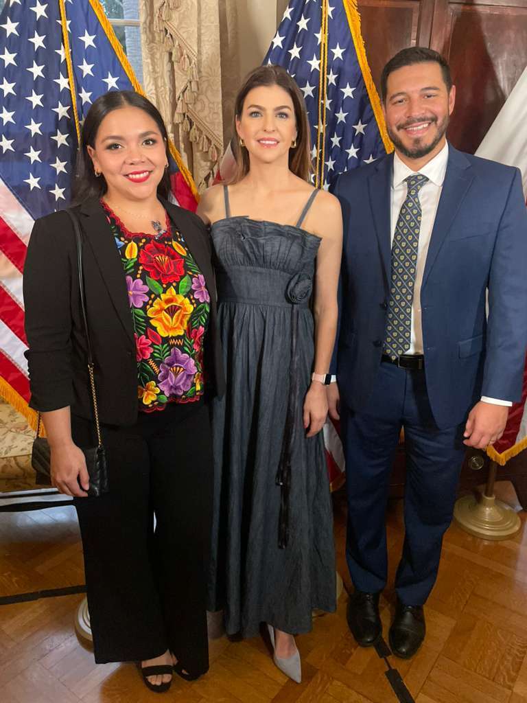 HOMS teacher wins excellence in education award