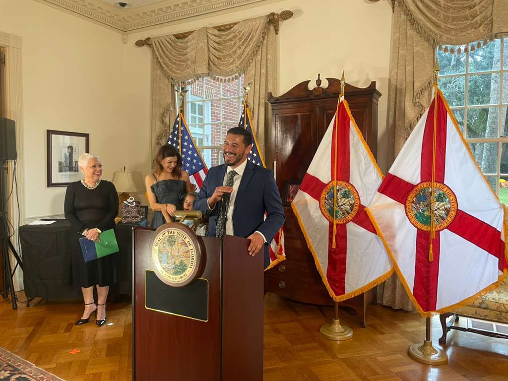 HOMS teacher wins excellence in education award