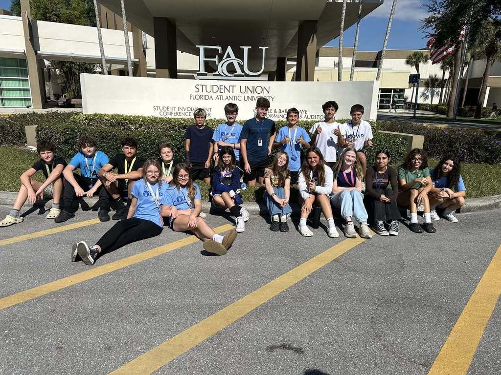 HOMS students visit FAU