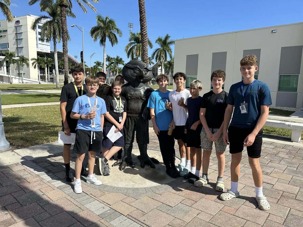 HOMS students visit FAU