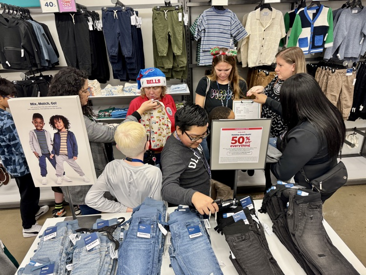 vision impaired students visit mall with Stuart Police