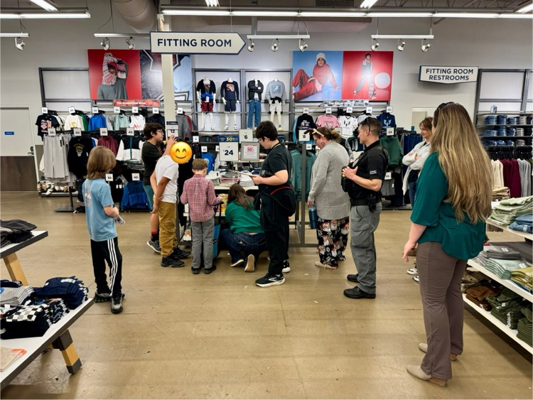 vision impaired students visit mall with Stuart Police