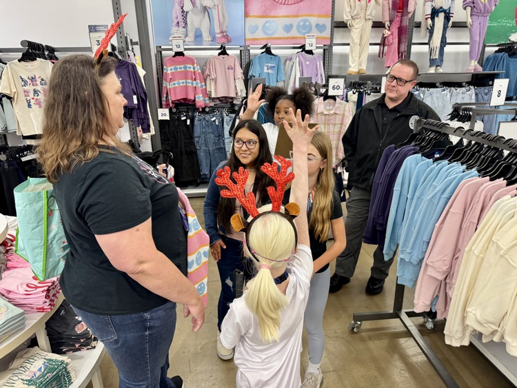 vision impaired students visit mall with Stuart Police