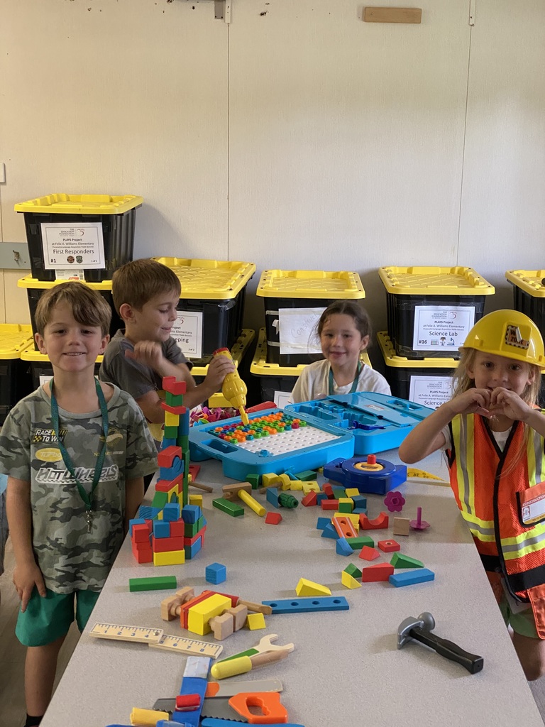 students participating in construction PLAYS lab