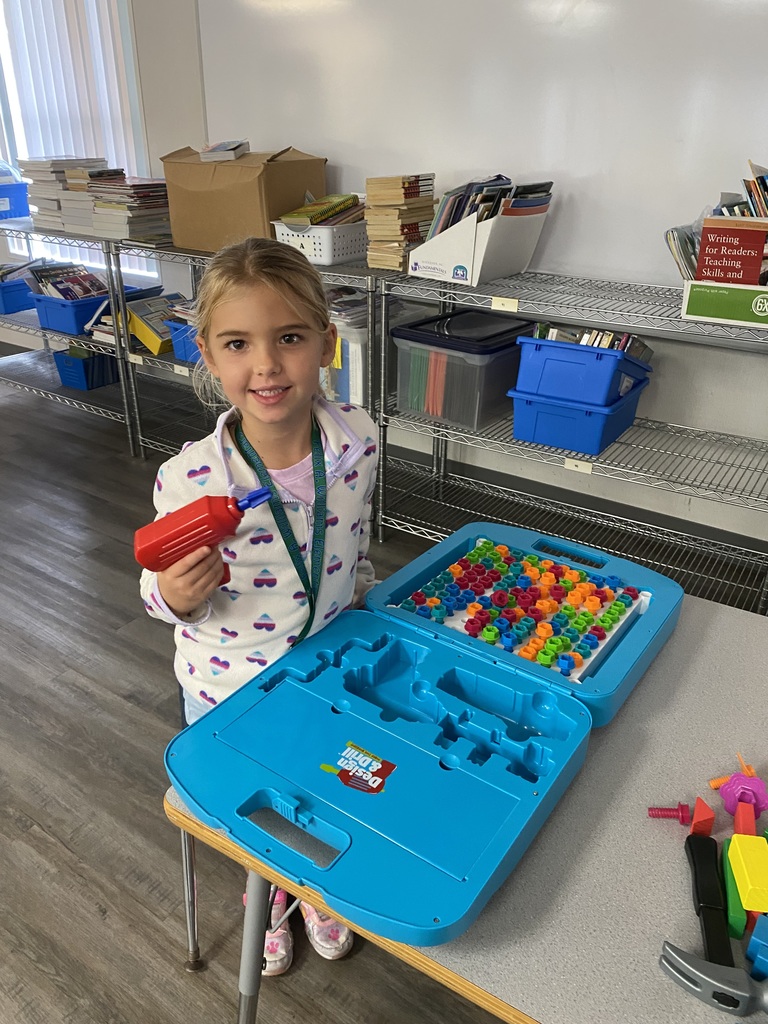students participating in construction PLAYS lab