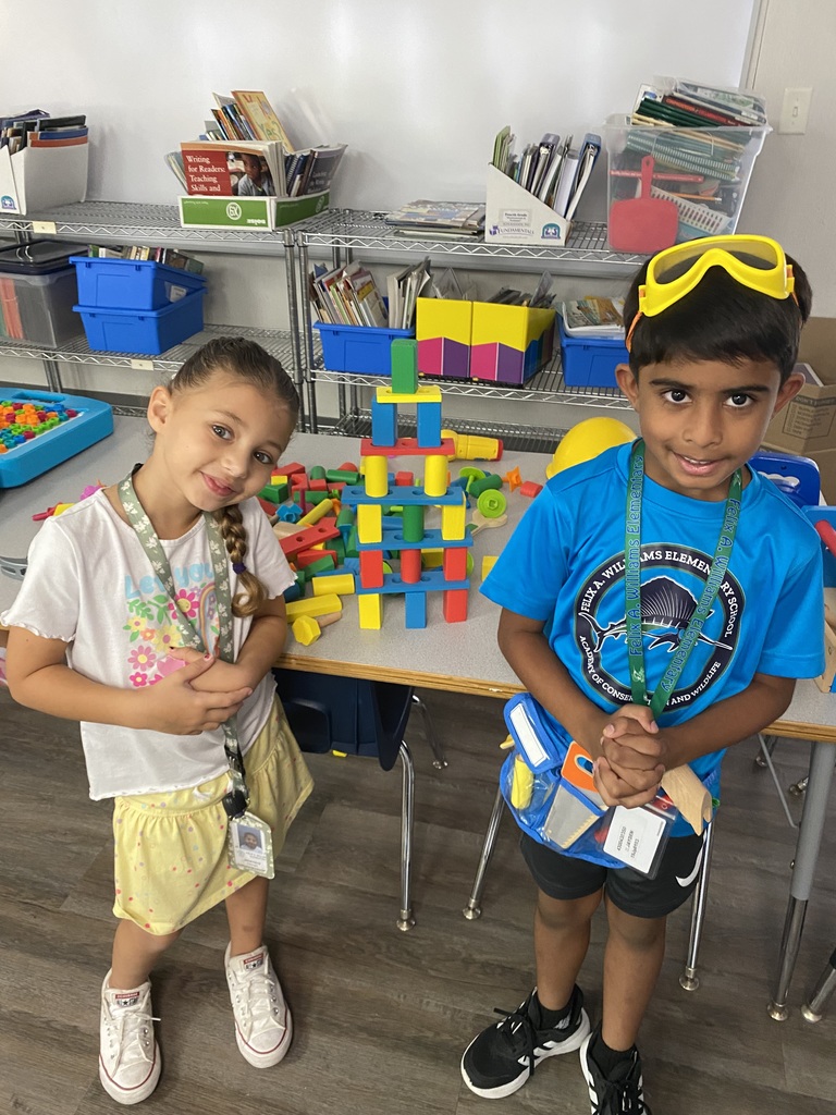 students participating in construction PLAYS lab