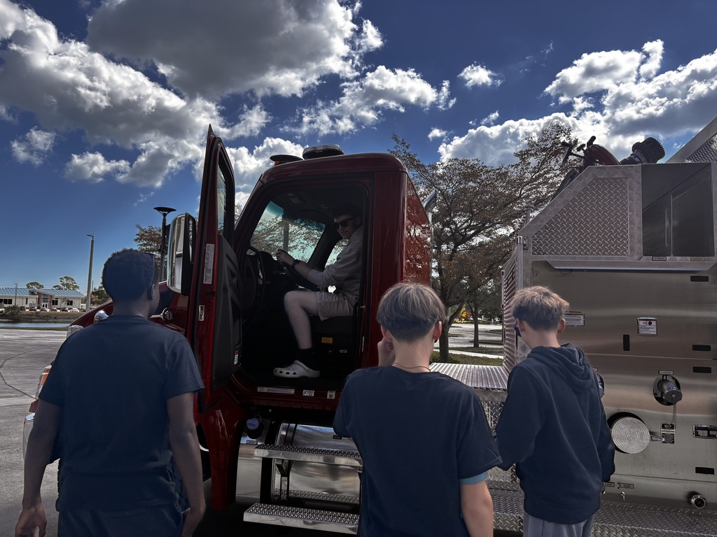 MCHS AVID Students Visits IRSC