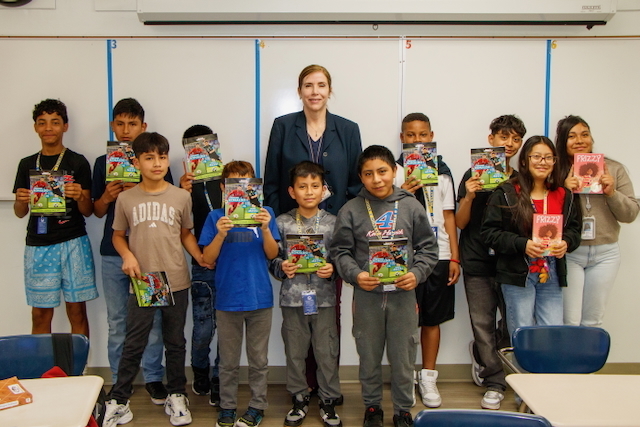 Picture of Ms. Sahagun's Class with books.