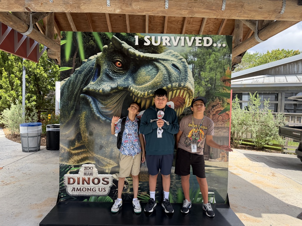 I survived Dinos Among Us