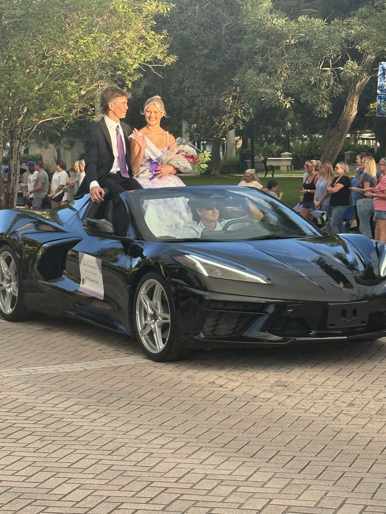 MCHS Homecoming court in 2026 parade