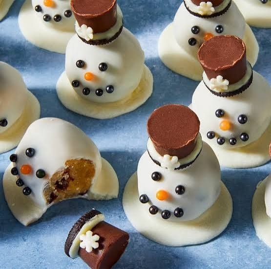 baking snowmen