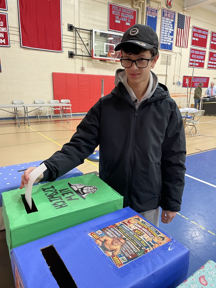 Nicki Martinez voting