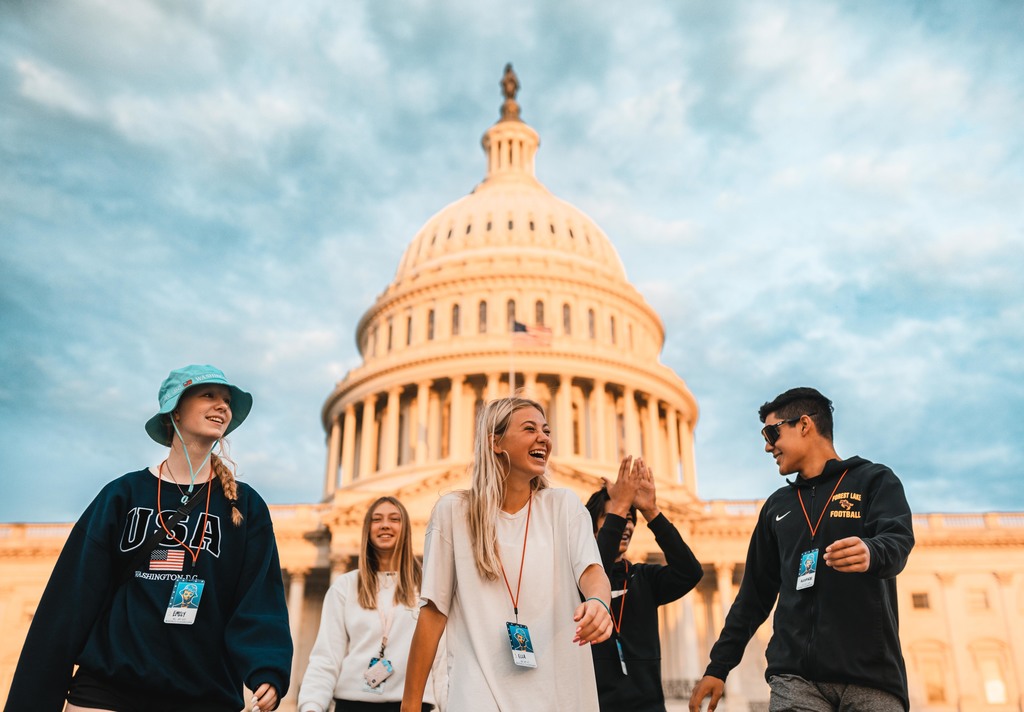 kids in front of capitol building