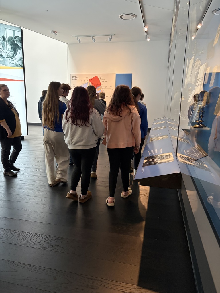 MCC Students visit Zekelman Holocaust Center