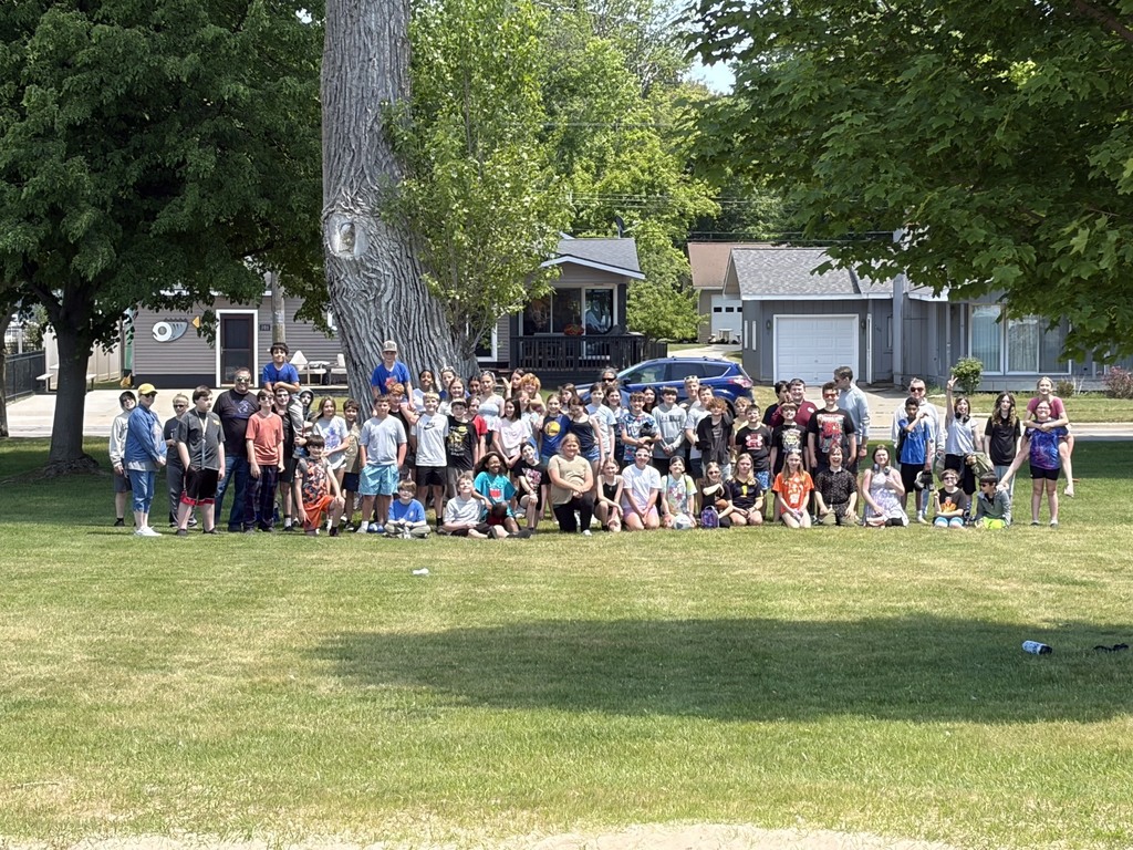 6th Grade Field Trip Class Picture.
