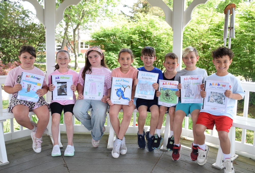 Unqua students displaying their animal books