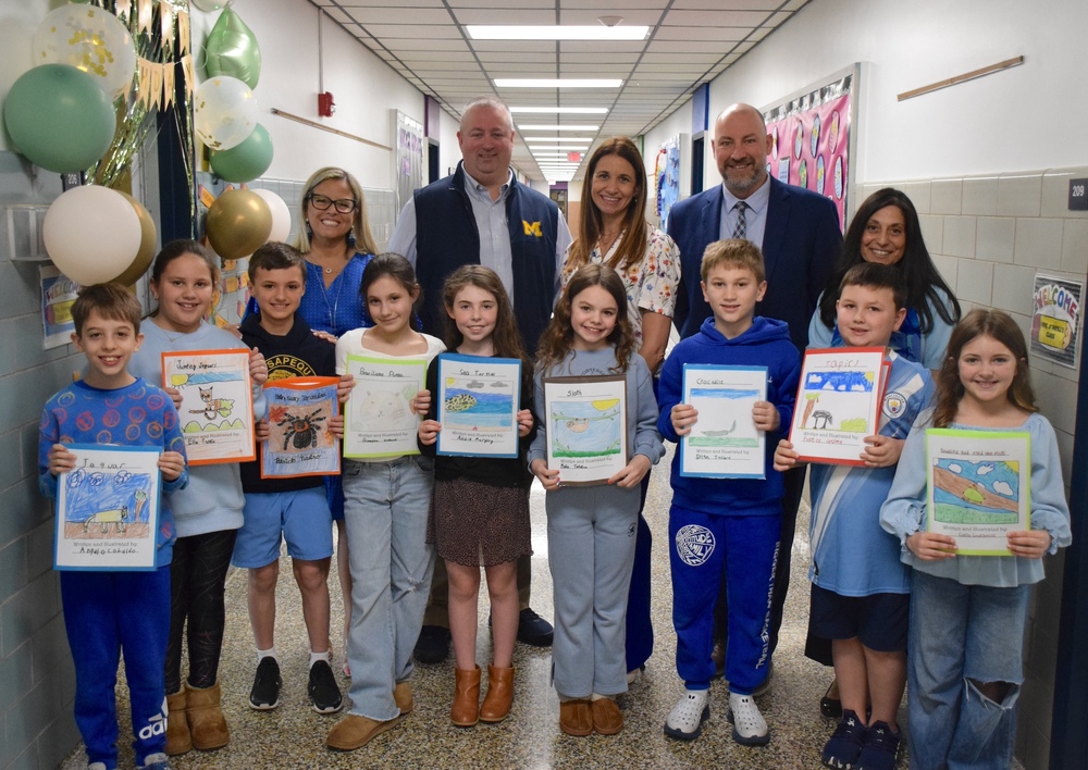 lockhart students displaying their writing  projects