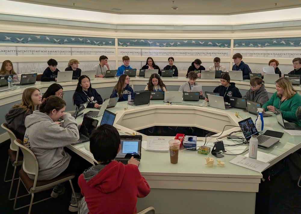 Science Research students  visit Dolan DNA Learning Center at Cold Spring Harbor Laboratory