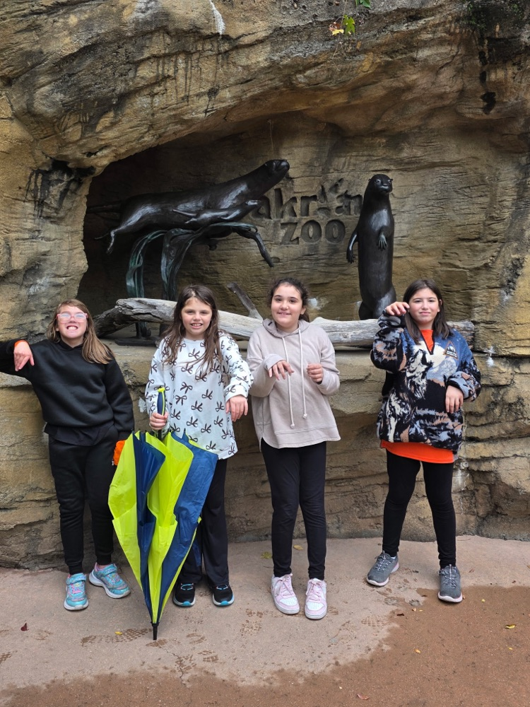 students at the zoo