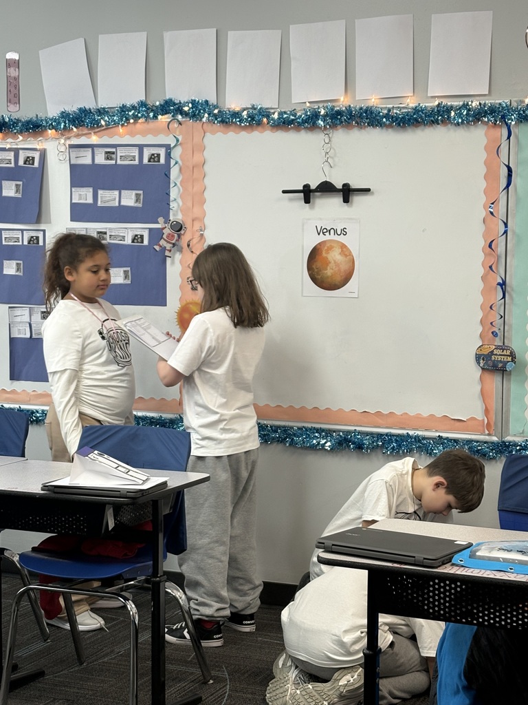 302 traveled to space to celebrate reading the book, Wonder as well as finishing Wit and Wisdom’s Module 2 space unit. Students wrote thank you cards to people who are not often thanked around school, as well as solved word problems at each planet!