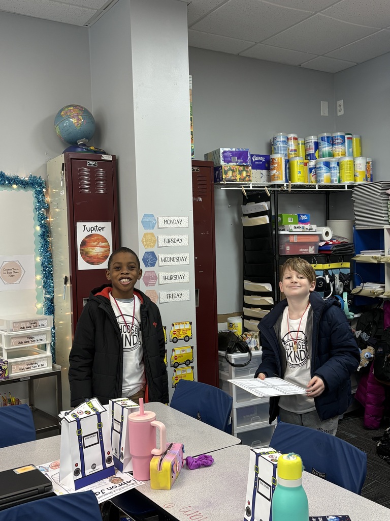 302 traveled to space to celebrate reading the book, Wonder as well as finishing Wit and Wisdom’s Module 2 space unit. Students wrote thank you cards to people who are not often thanked around school, as well as solved word problems at each planet!