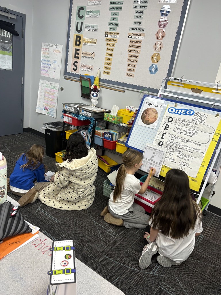 302 traveled to space to celebrate reading the book, Wonder as well as finishing Wit and Wisdom’s Module 2 space unit. Students wrote thank you cards to people who are not often thanked around school, as well as solved word problems at each planet!