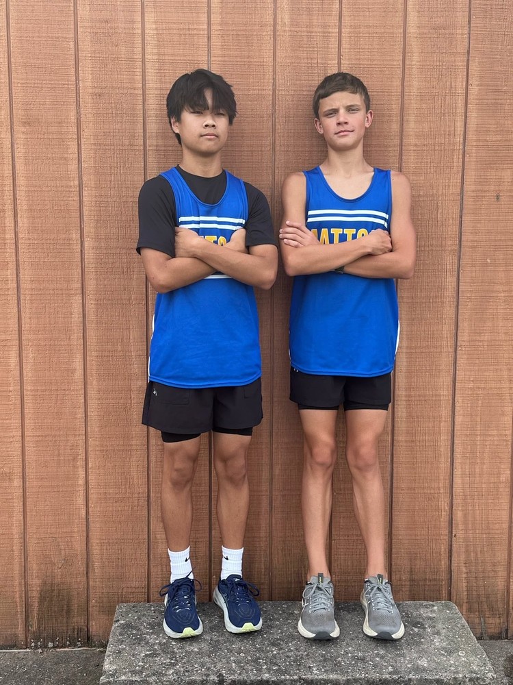 photo of 2 mms cross country athletes who qualified for state