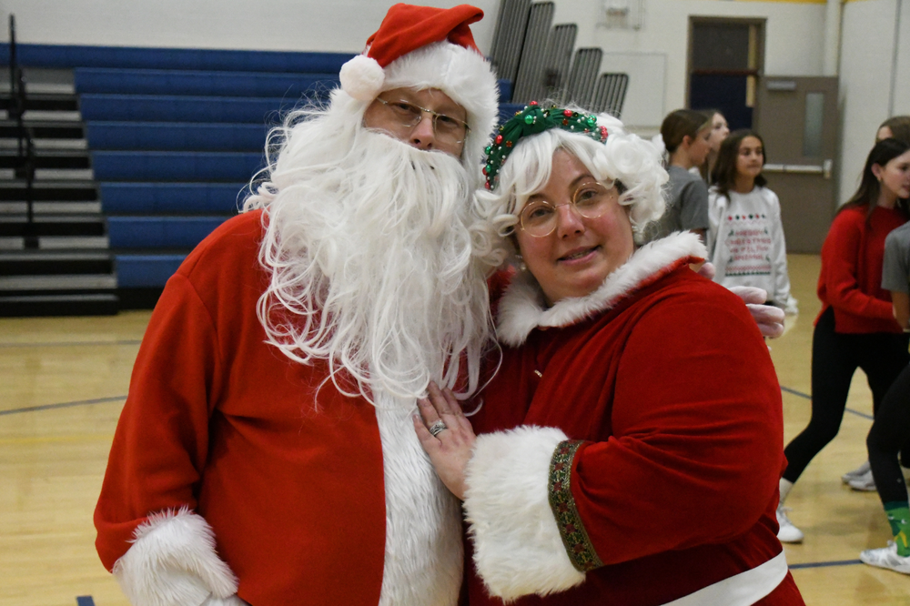 Photo of Santa and Mrs Claus at MMS