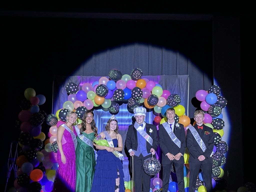 King and Queen, prom court group photo