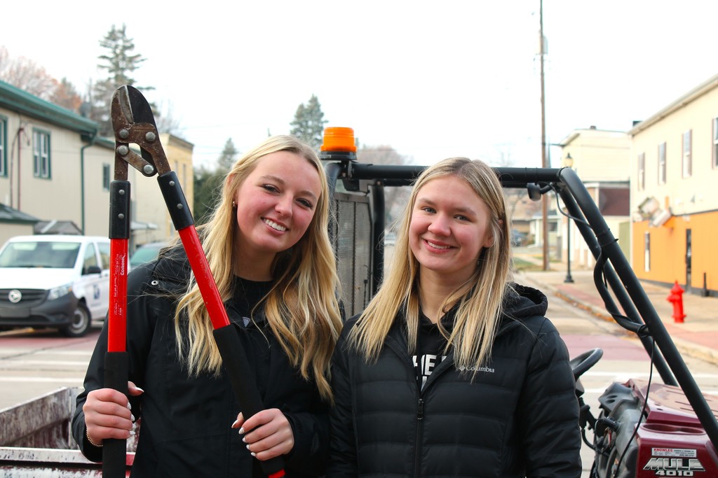 It's beginning to look a lot like....the holidays are coming!! Shout out to our Interact students and our Cool Kids for putting in the time on this chilly morning to help decorate our beautiful Main Street in partnership with Main Street Mayville, Inc. We can’t wait to see it all lit up!!  #mayvillecardinals #mayvilleschools #cardinalpride