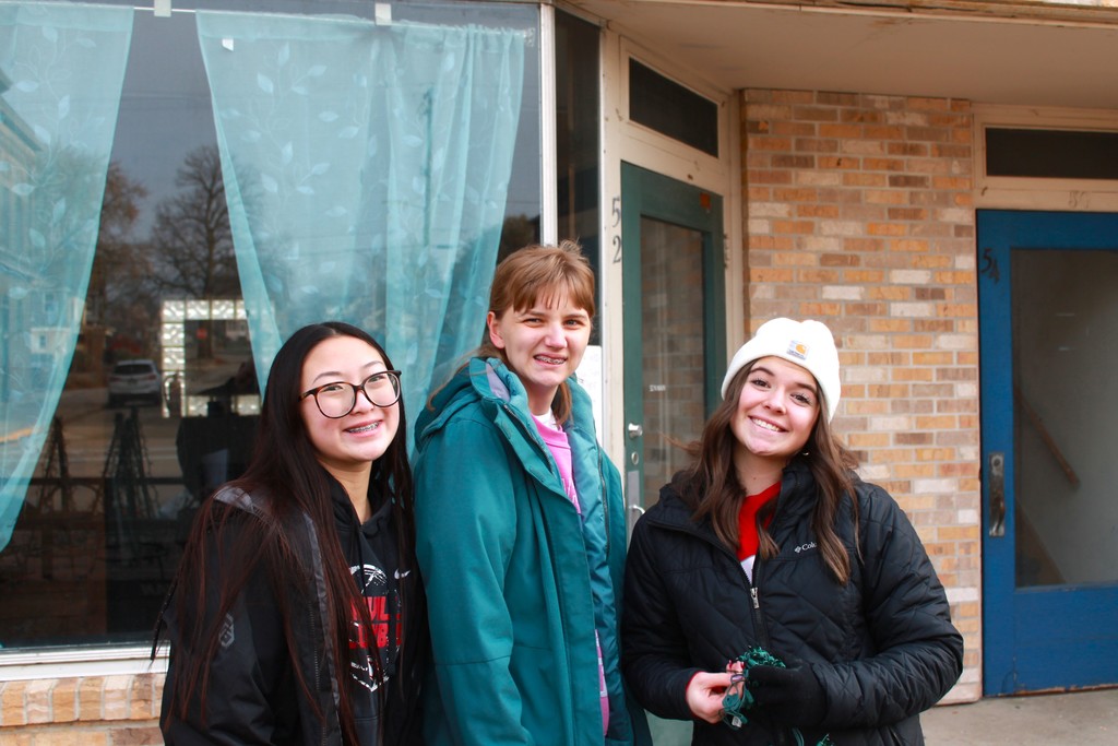 It's beginning to look a lot like....the holidays are coming!! Shout out to our Interact students and our Cool Kids for putting in the time on this chilly morning to help decorate our beautiful Main Street in partnership with Main Street Mayville, Inc. We can’t wait to see it all lit up!!  #mayvillecardinals #mayvilleschools #cardinalpride