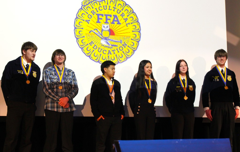 FFA students smiling for photo
