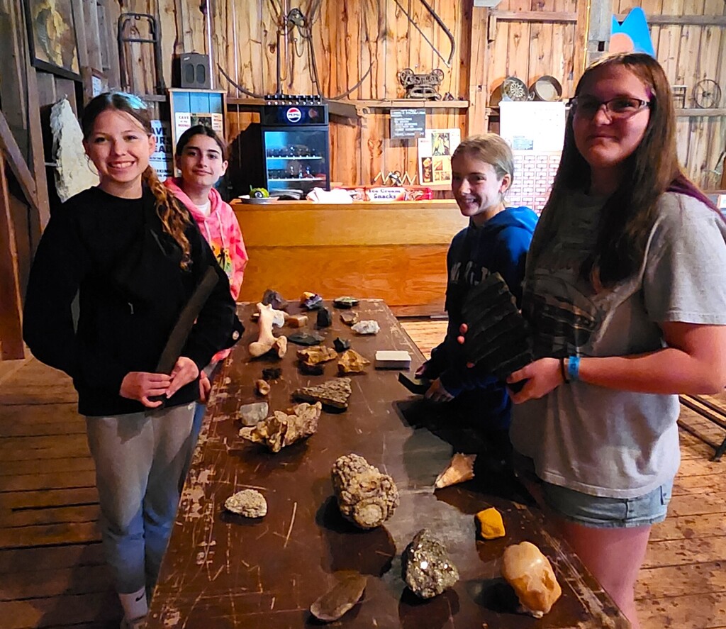 Students at Cave of the Mounds field trip