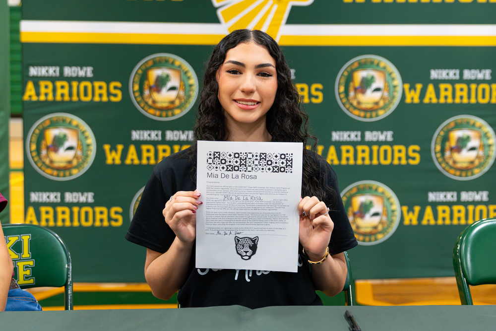 Mia De La Rosa photo