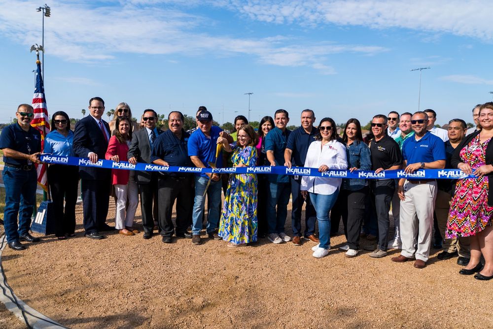 Morris Perez ribbon cutting pic