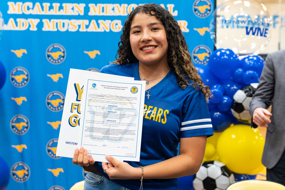 Victoria Estrada photo
