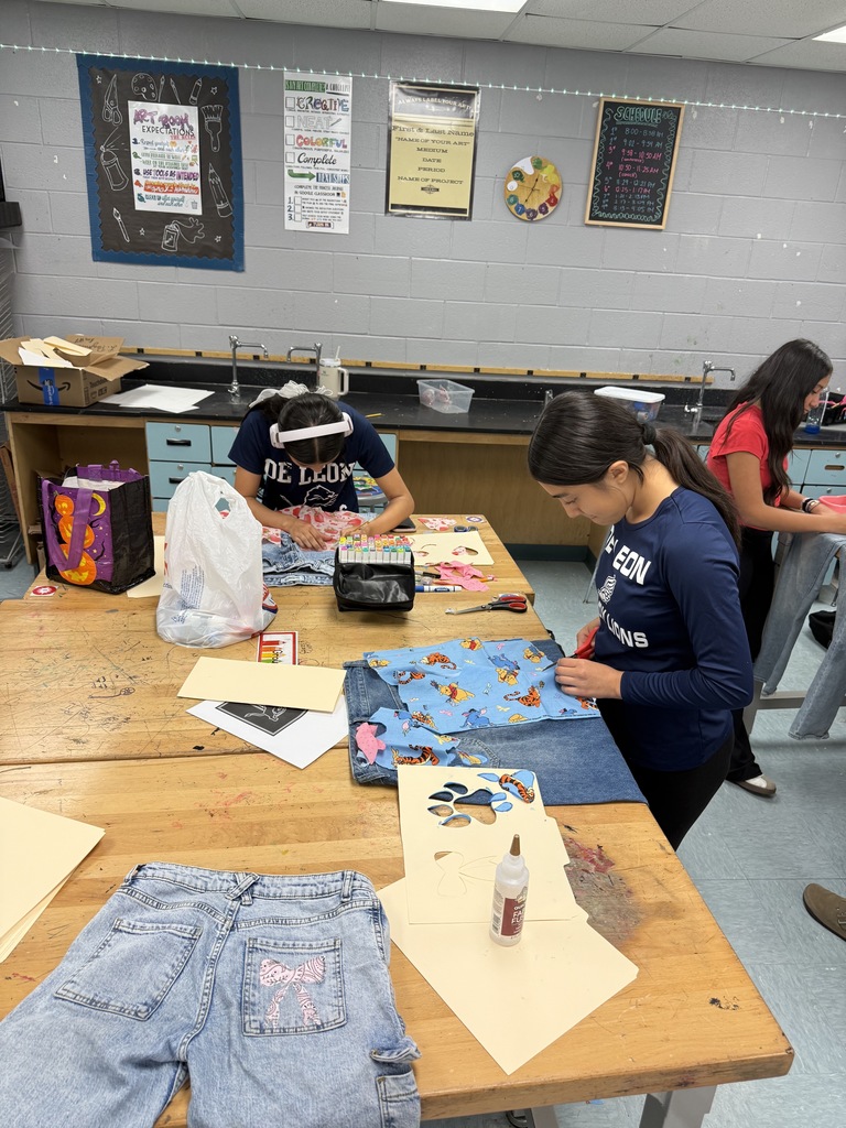 Students prepping spirit jeans for homecoming