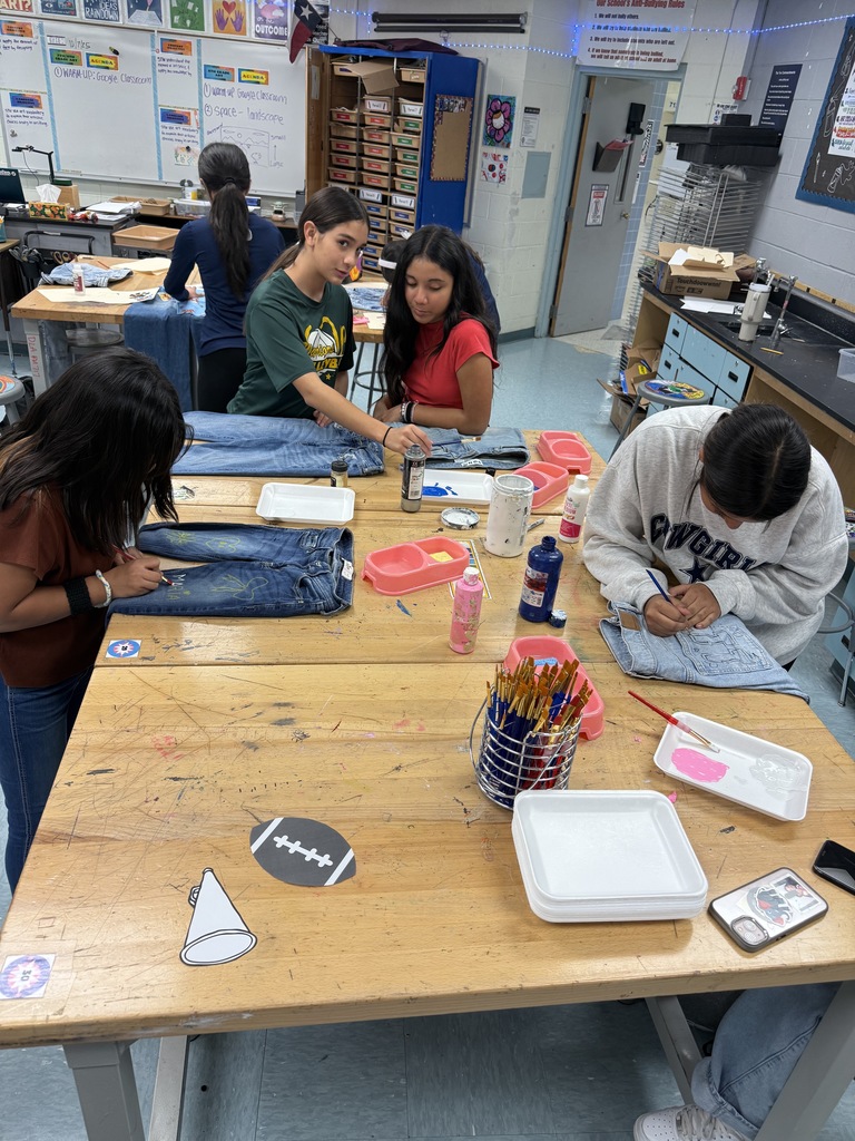 Students prepping spirit jeans for homecoming