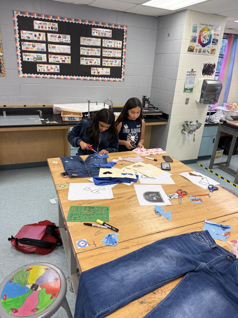 Students prepping spirit jeans for homecoming