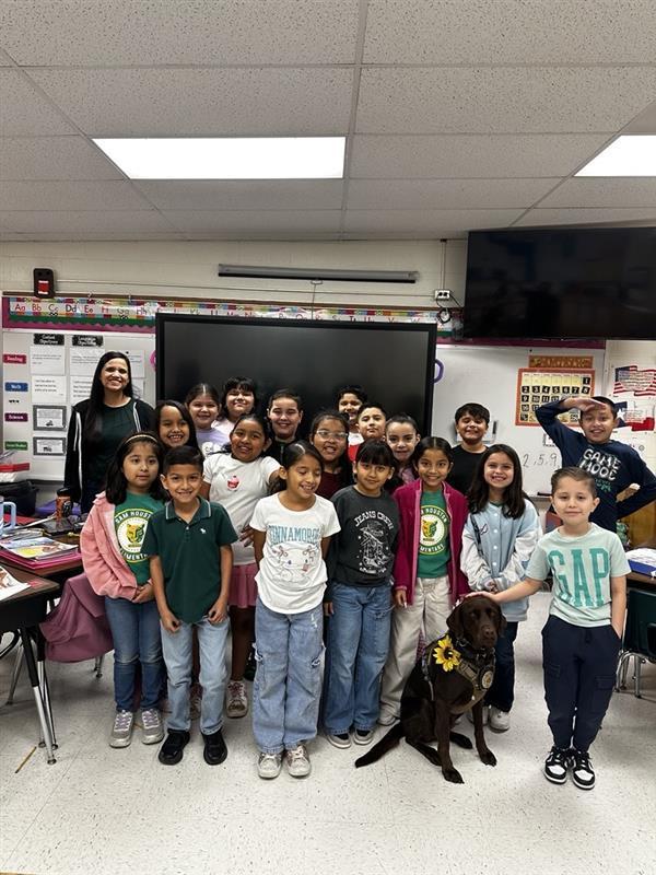 Students posing with K9.