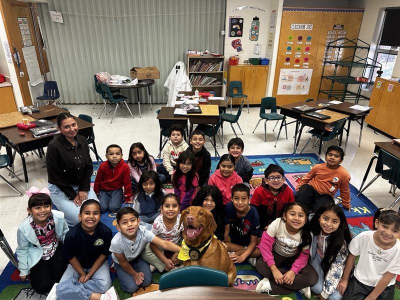Students posing with K9.