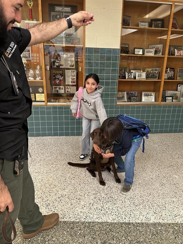 Students posing with K9.