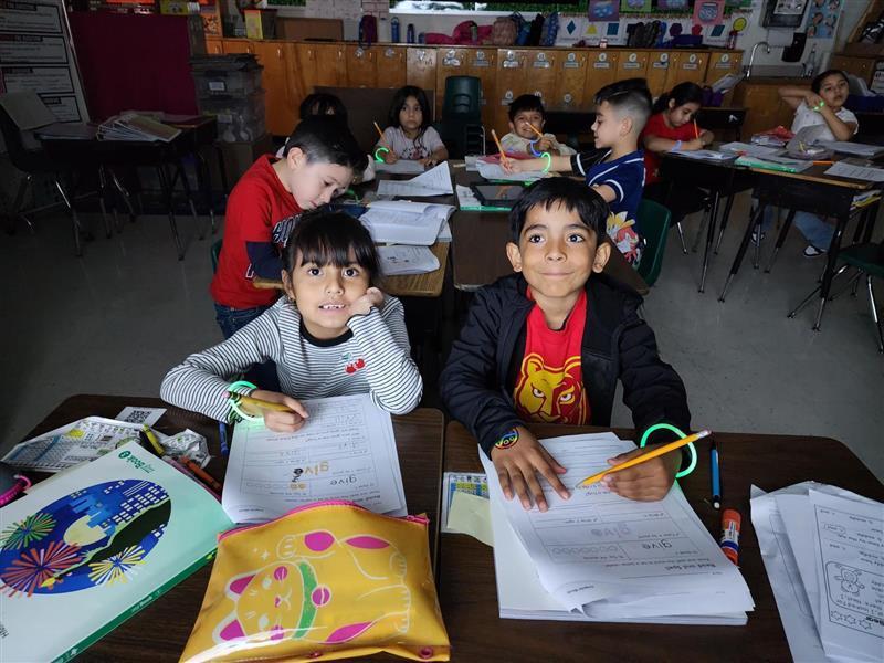 Kids posing with their glow in the dark bracelet.