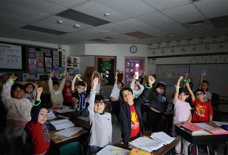 Kids posing with their glow in the dark bracelet.