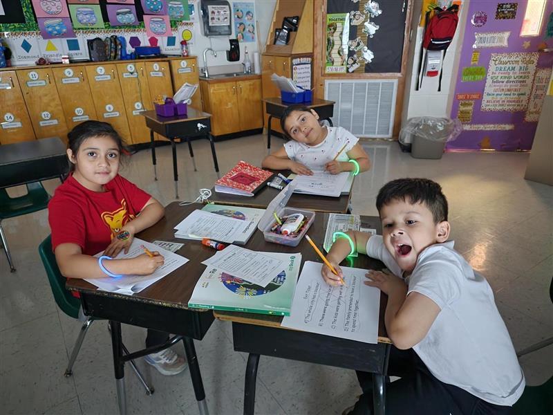 Kids posing with their glow in the dark bracelet.