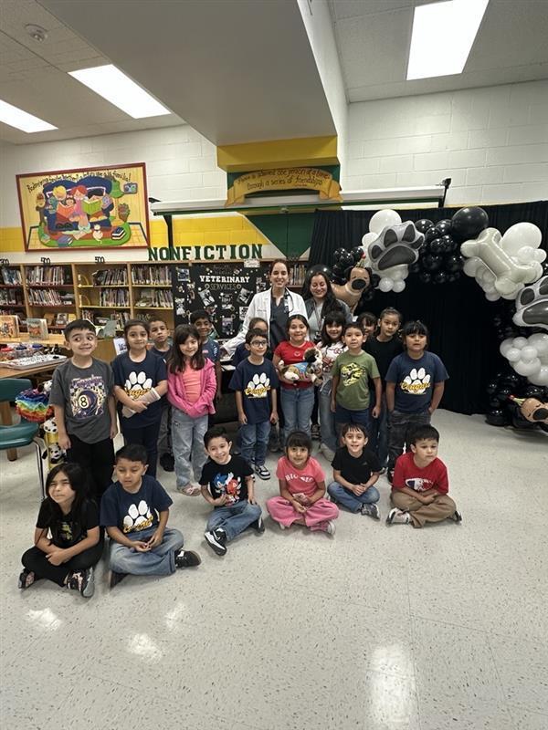 Students and teachers posing with veterinarian.