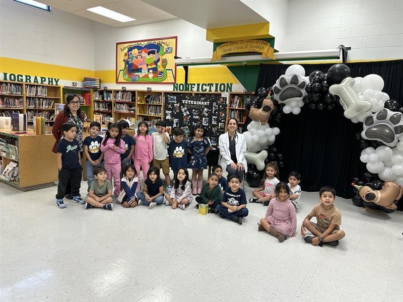 Students and teachers posing with veterinarian.