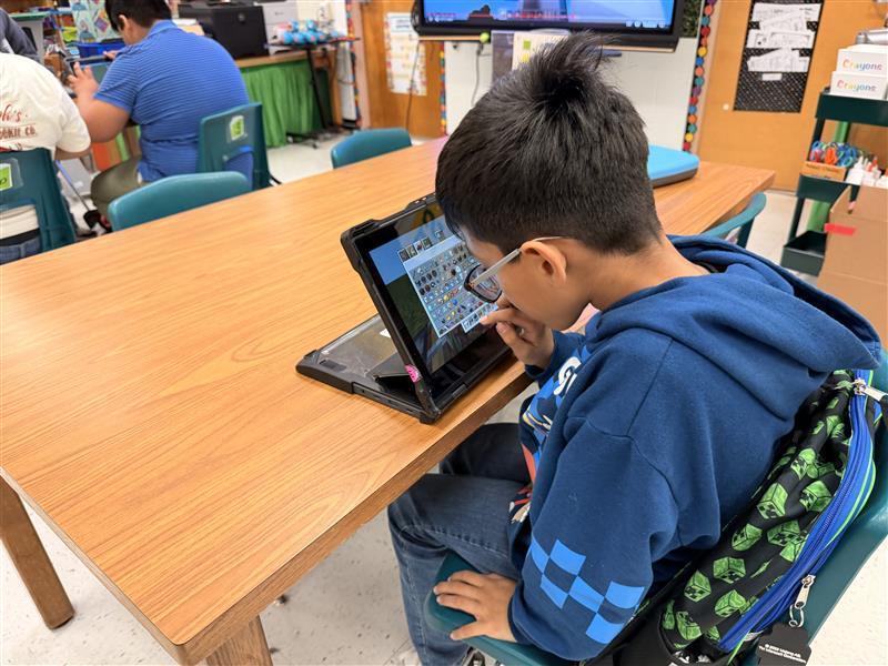 Kids working on Minecraft tasks for Esports.