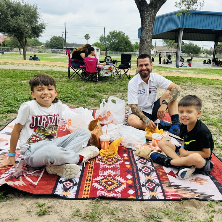 Family Picnic 